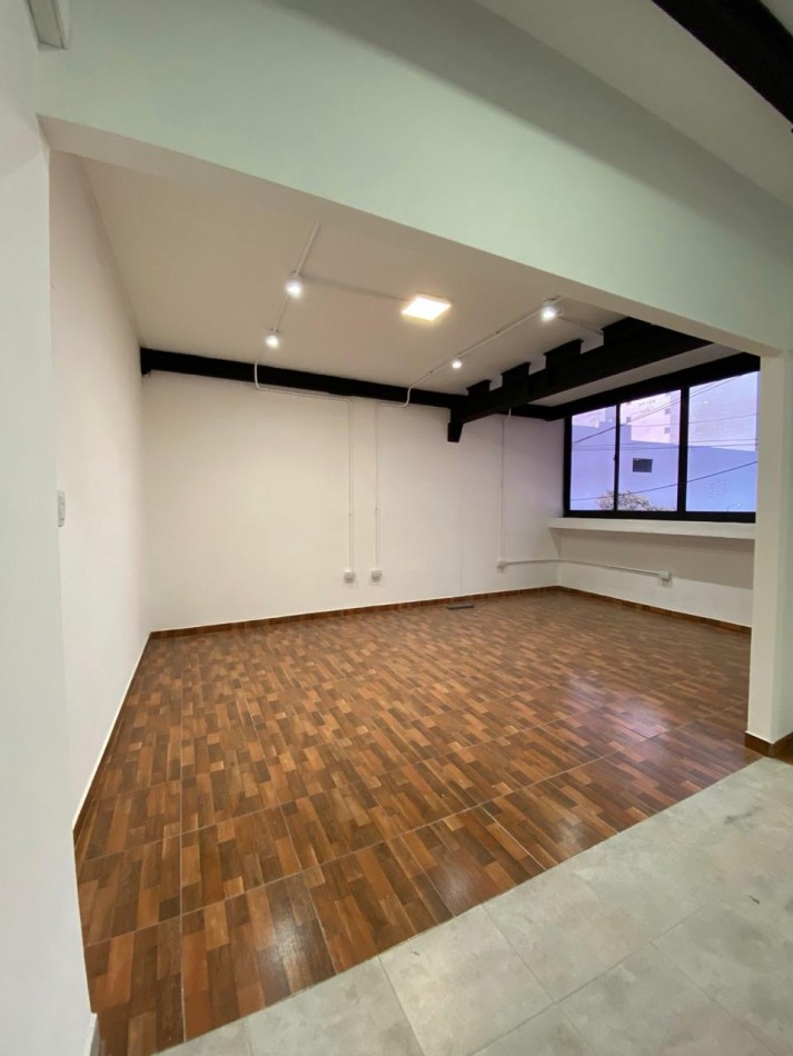 ALQUILER DE EDIFICIO DE CONSULTORIOS/OFICINAS - USOS MULTIPLES - GRAL PAZ 381