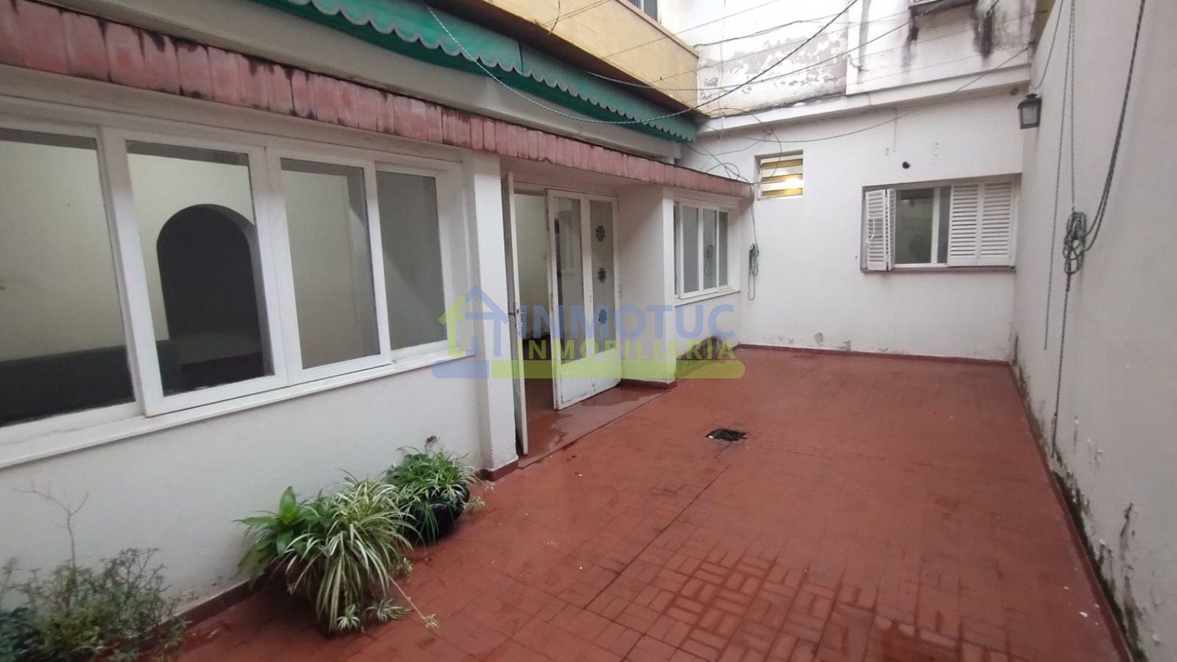 DEPARTAMENTO CON PATIO SANTIAGO AL 900
