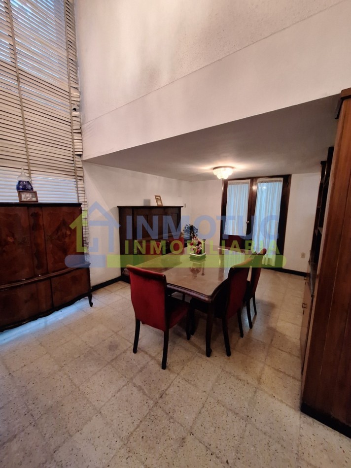 CASA EN VENTA GRAL. PAZ AL 600 - BARRIO SUR - 3 BAÑOS 4 DORMITORIOS COCHERA FONDO Y GRAN POTENCIAL DE AMPLIACION 