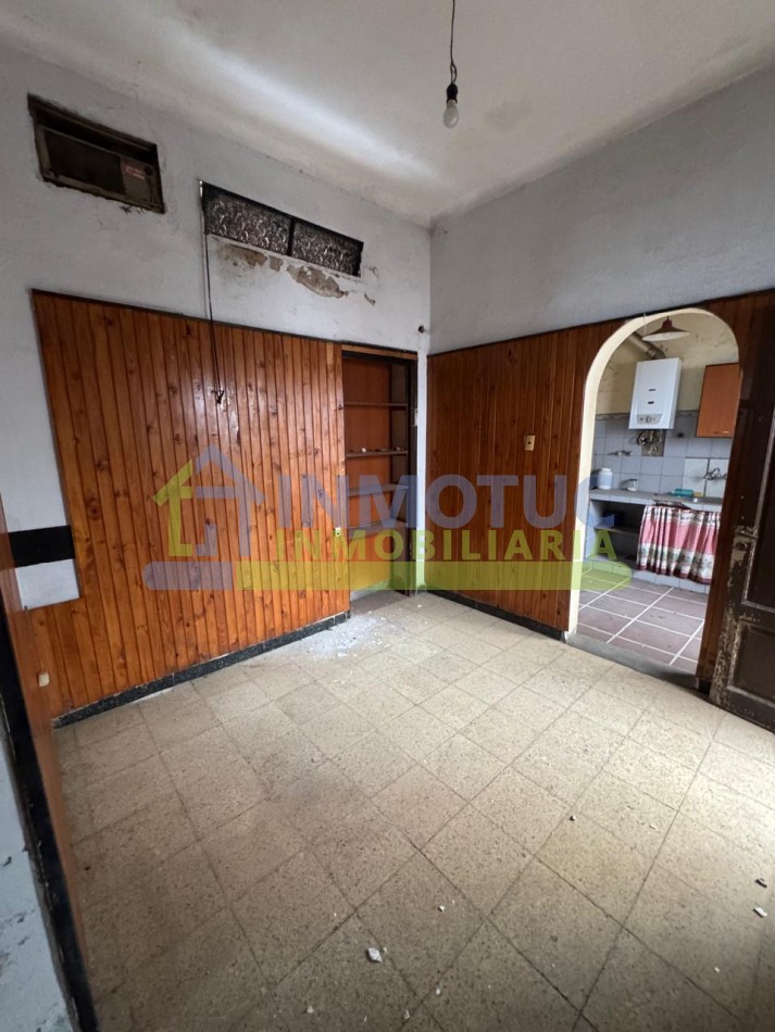 CASA 25 DE MAYO 1200 ( 25 DE MAYO Y URUGUAY) A REFACCIONAR - VENTA