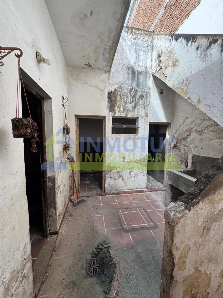 CASA 25 DE MAYO 1200 ( 25 DE MAYO Y URUGUAY) A REFACCIONAR - VENTA