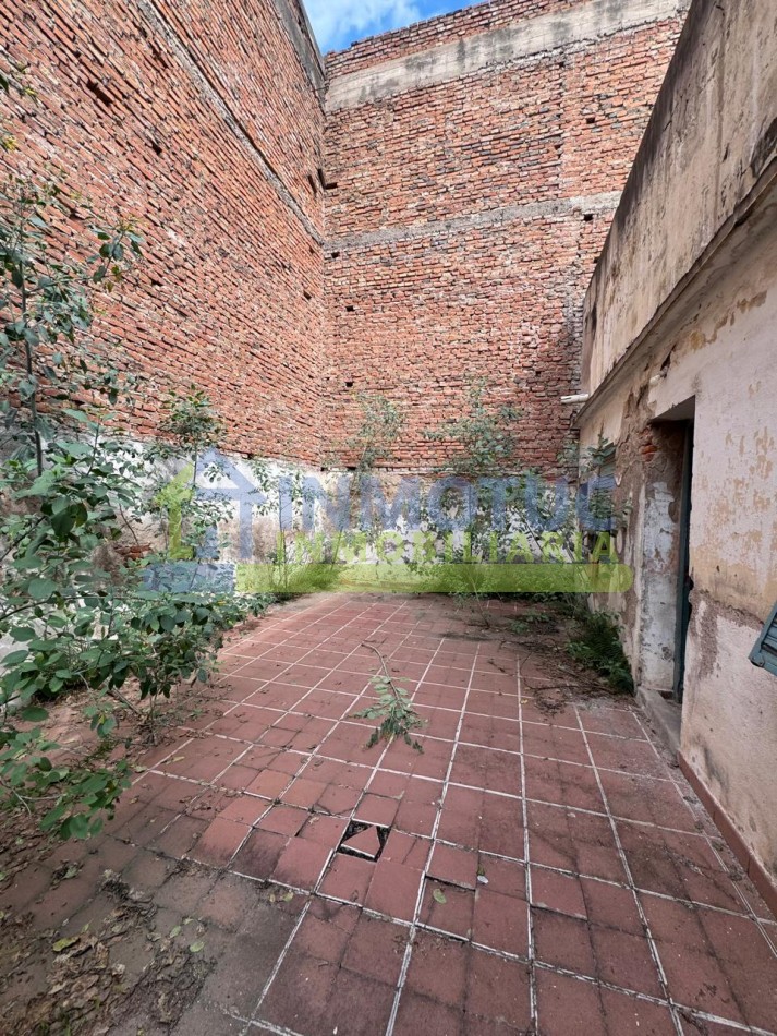 CASA 25 DE MAYO 1200 ( 25 DE MAYO Y URUGUAY) A REFACCIONAR - VENTA