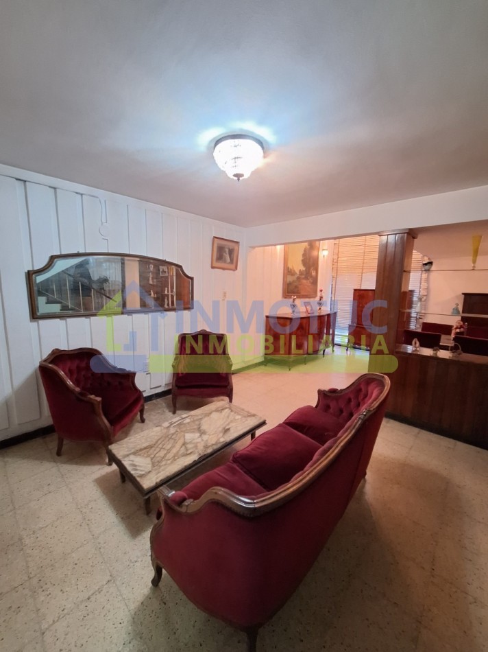 CASA EN VENTA GRAL. PAZ AL 600 - BARRIO SUR - 3 BAÑOS 4 DORMITORIOS COCHERA FONDO Y GRAN POTENCIAL DE AMPLIACION 