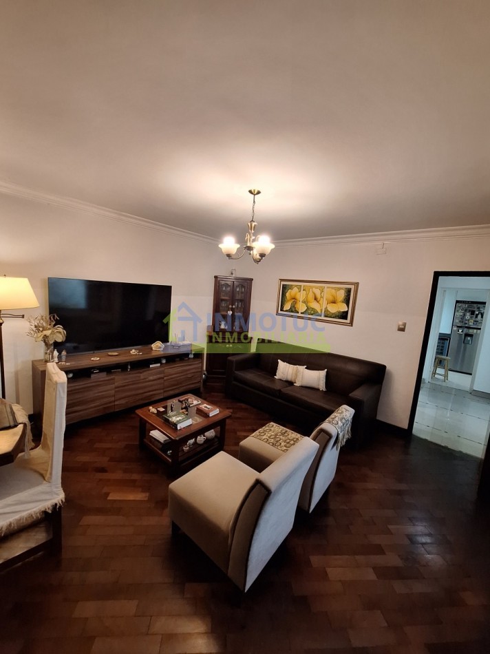 CASA BARRIO SUR - LAS HERAS AL 200 - 3 DORM. 5 BAÑOS - COCHERA