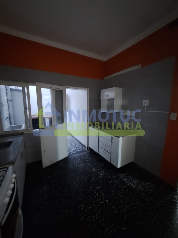 DEPARTAMENTO CON PATIO SANTIAGO AL 900