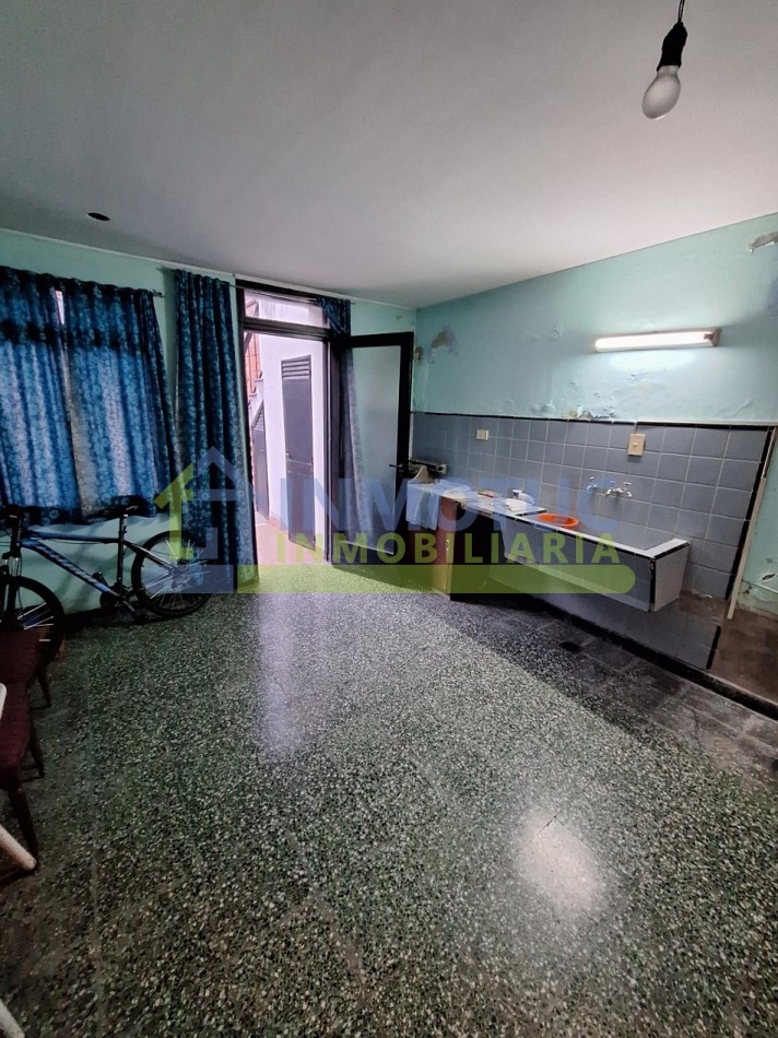 CASA EN VENTA GRAL. PAZ AL 600 - BARRIO SUR - 3 BAÑOS 4 DORMITORIOS COCHERA FONDO Y GRAN POTENCIAL DE AMPLIACION 