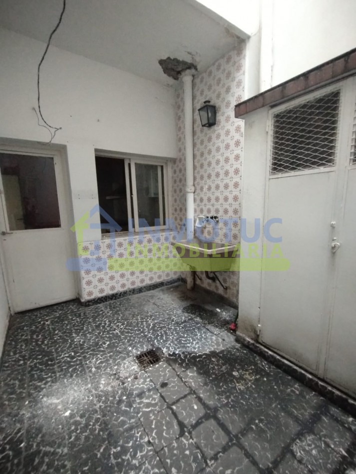 DEPARTAMENTO CON PATIO SANTIAGO AL 900