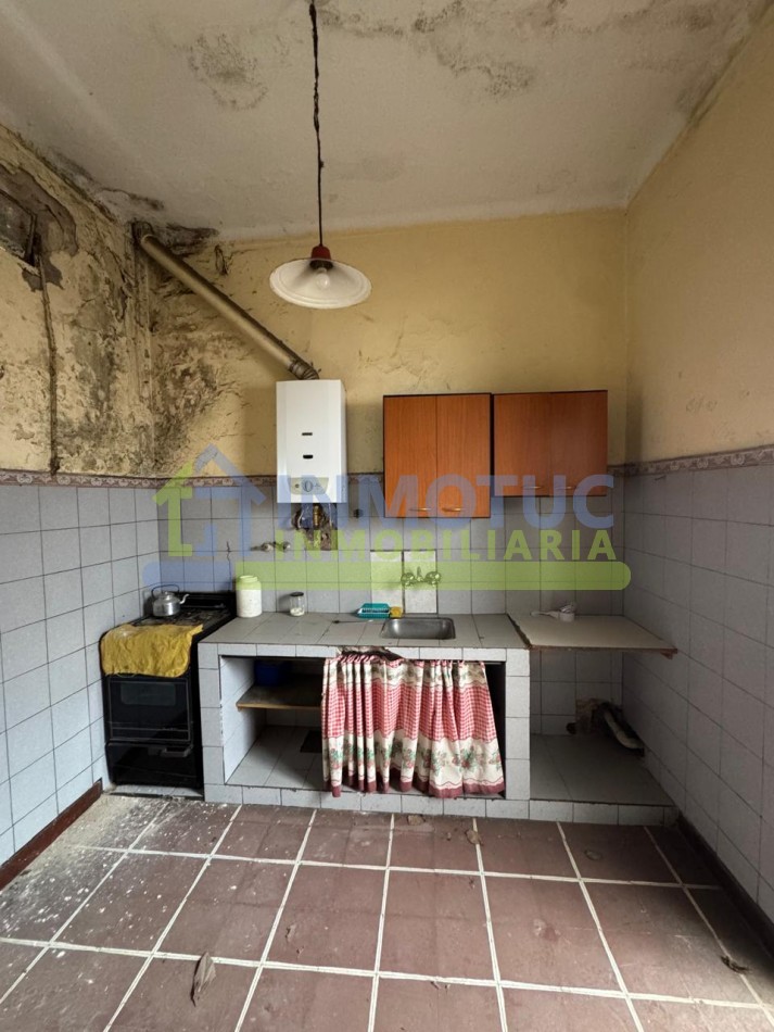 CASA 25 DE MAYO 1200 ( 25 DE MAYO Y URUGUAY) A REFACCIONAR - VENTA