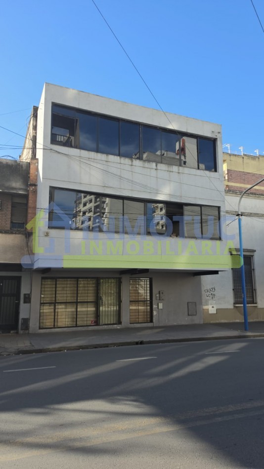 ALQUILER DE EDIFICIO DE CONSULTORIOS/OFICINAS - USOS MULTIPLES - GRAL PAZ 381