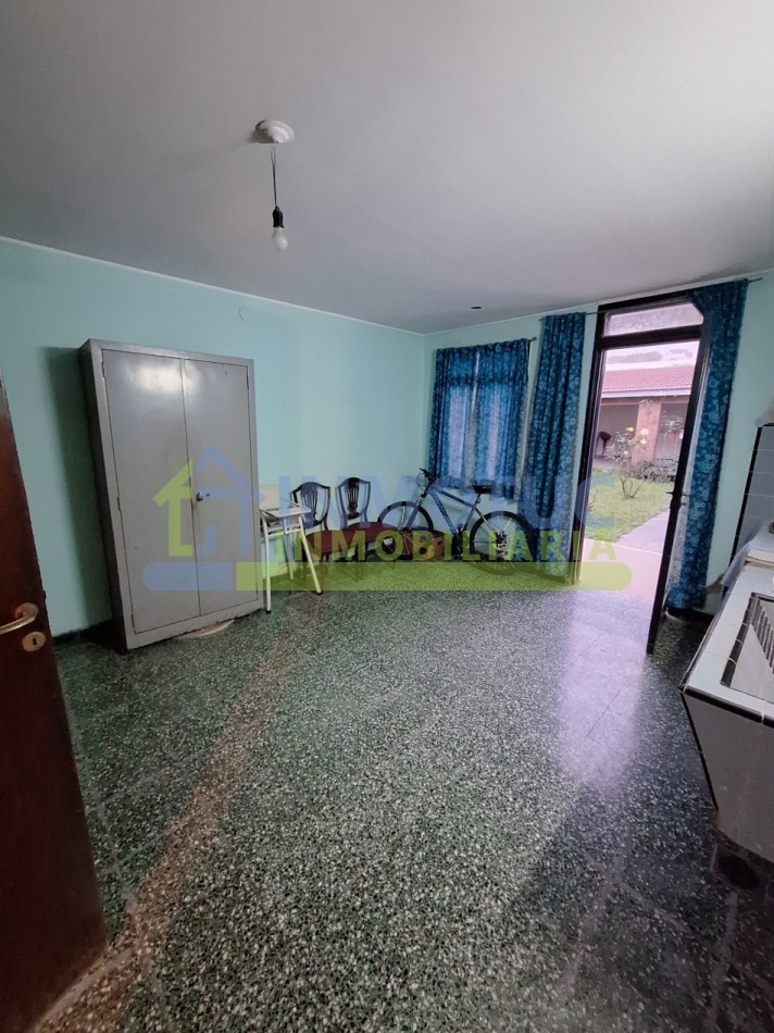 CASA EN VENTA GRAL. PAZ AL 600 - BARRIO SUR - 3 BAÑOS 4 DORMITORIOS COCHERA FONDO Y GRAN POTENCIAL DE AMPLIACION 
