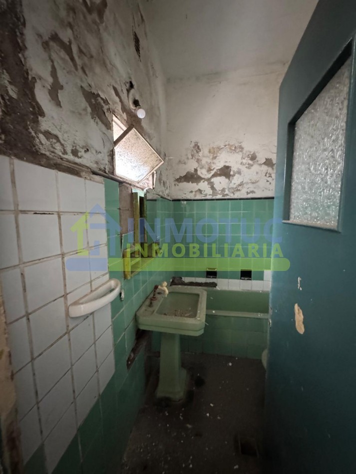 CASA 25 DE MAYO 1200 ( 25 DE MAYO Y URUGUAY) A REFACCIONAR - VENTA