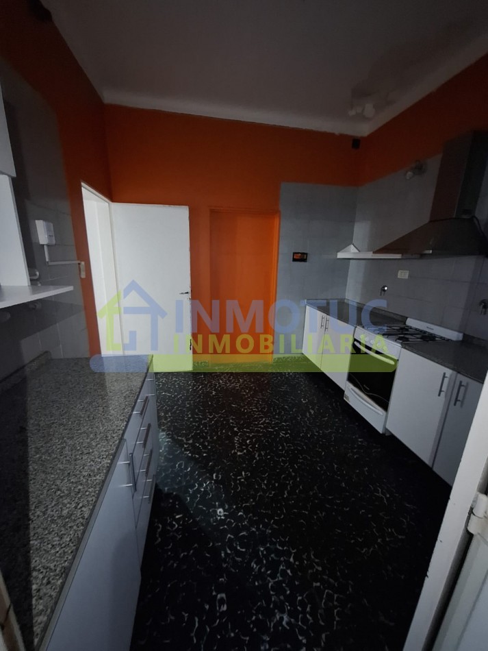 DEPARTAMENTO CON PATIO SANTIAGO AL 900