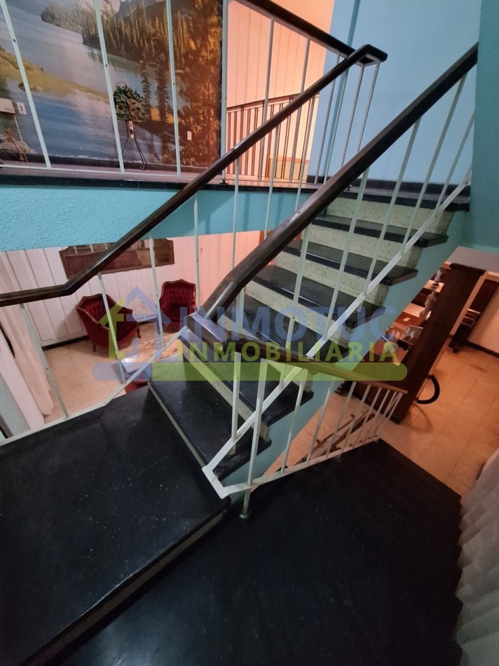 CASA EN VENTA GRAL. PAZ AL 600 - BARRIO SUR - 3 BAÑOS 4 DORMITORIOS COCHERA FONDO Y GRAN POTENCIAL DE AMPLIACION 