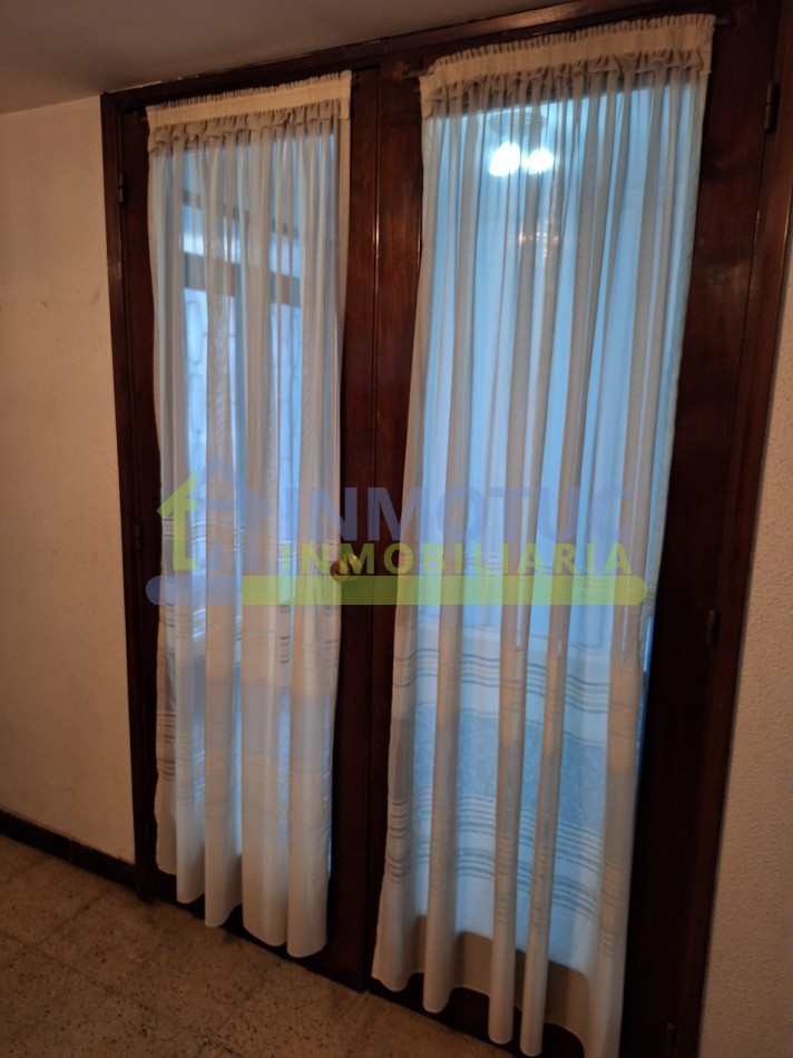 CASA EN VENTA GRAL. PAZ AL 600 - BARRIO SUR - 3 BAÑOS 4 DORMITORIOS COCHERA FONDO Y GRAN POTENCIAL DE AMPLIACION 