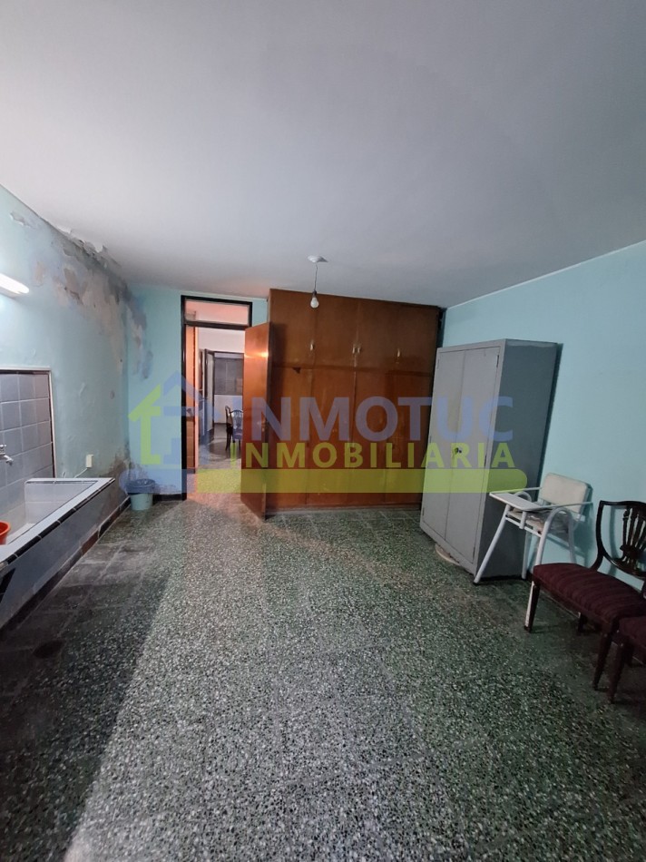 CASA EN VENTA GRAL. PAZ AL 600 - BARRIO SUR - 3 BAÑOS 4 DORMITORIOS COCHERA FONDO Y GRAN POTENCIAL DE AMPLIACION 