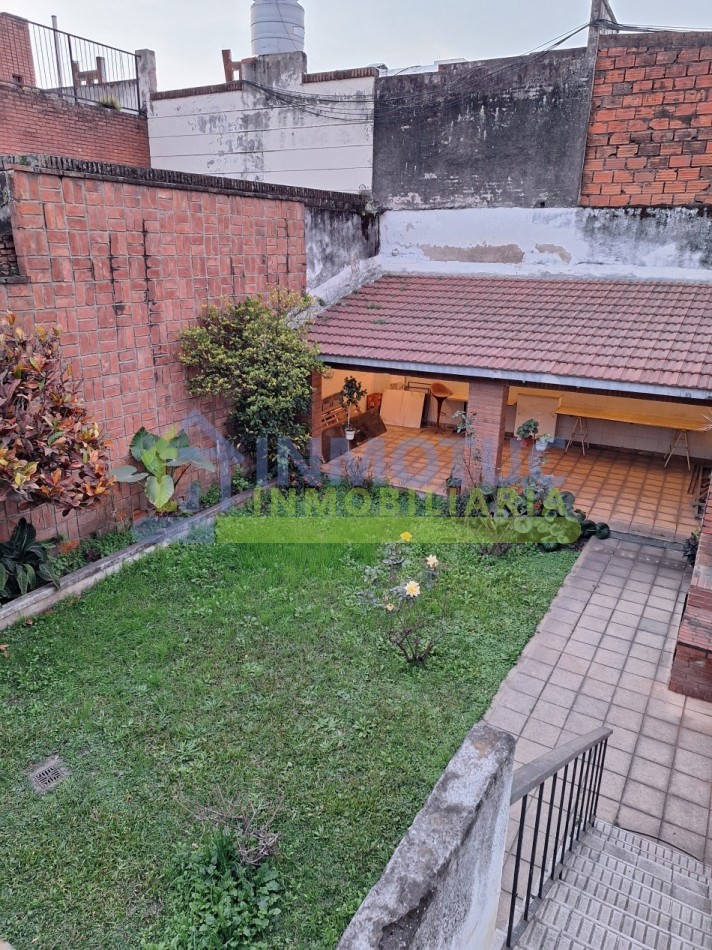 CASA EN VENTA GRAL. PAZ AL 600 - BARRIO SUR - 3 BAÑOS 4 DORMITORIOS COCHERA FONDO Y GRAN POTENCIAL DE AMPLIACION 