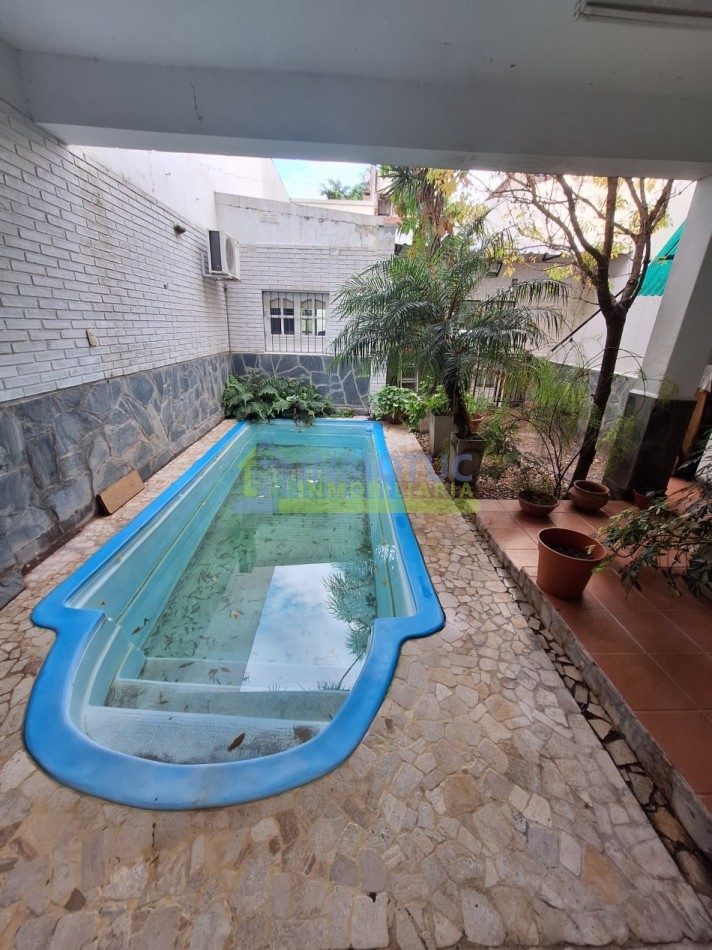 CASA BARRIO SUR - LAS HERAS AL 200 - 3 DORM. 5 BAÑOS - COCHERA