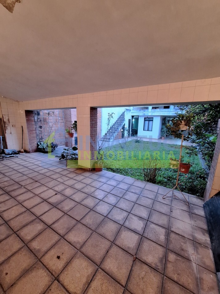 CASA EN VENTA GRAL. PAZ AL 600 - BARRIO SUR - 3 BAÑOS 4 DORMITORIOS COCHERA FONDO Y GRAN POTENCIAL DE AMPLIACION 