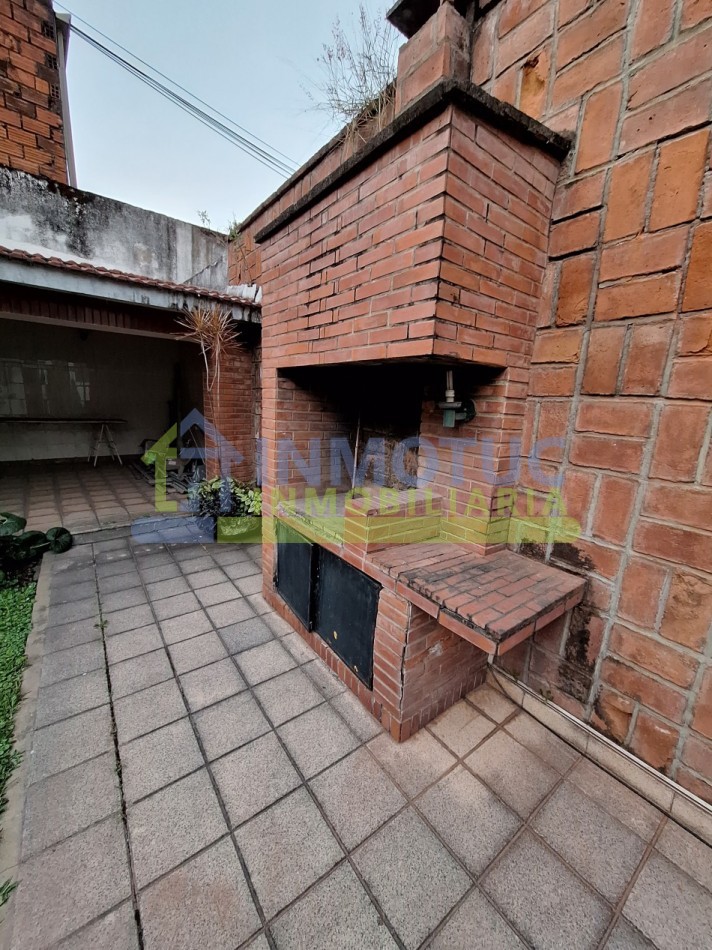 CASA EN VENTA GRAL. PAZ AL 600 - BARRIO SUR - 3 BAÑOS 4 DORMITORIOS COCHERA FONDO Y GRAN POTENCIAL DE AMPLIACION 