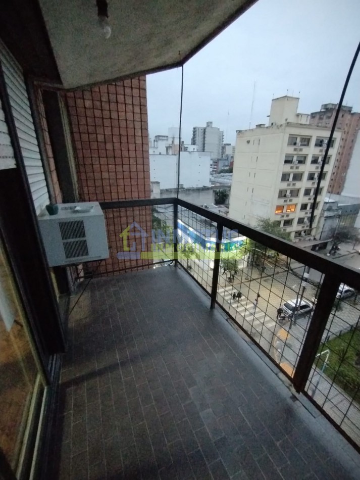 DEPARTAMENTO DE 1 DORMITORIO AMPLIO CON BALCON - BARRIO SUR - LAMADRID 400 - APTO CREDITO - ZONA TRIBUNALES