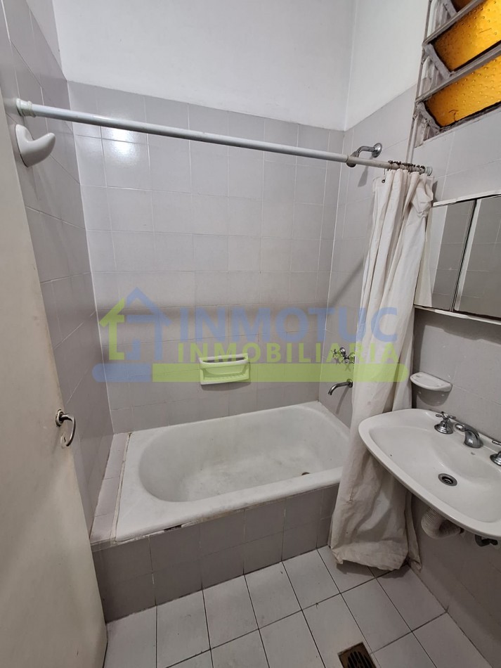 DEPARTAMENTO CON PATIO SANTIAGO AL 900