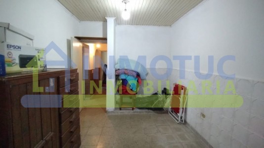 CASA 4 DORM. VILLA CARMELA - BARRIO ISLAS MALVINAS