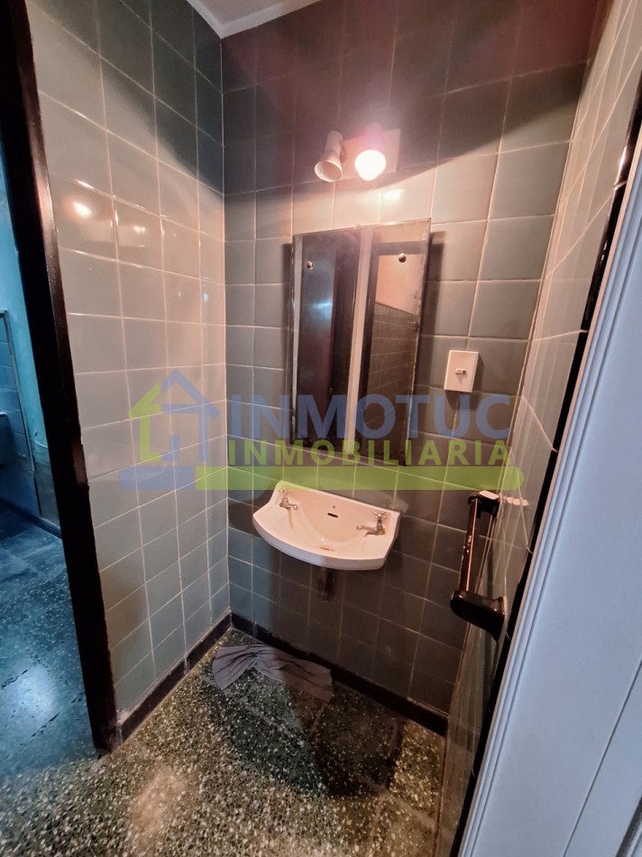 CASA EN VENTA GRAL. PAZ AL 600 - BARRIO SUR - 3 BAÑOS 4 DORMITORIOS COCHERA FONDO Y GRAN POTENCIAL DE AMPLIACION 