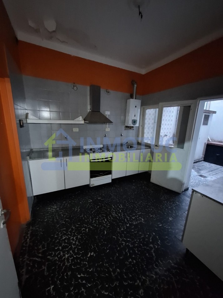 DEPARTAMENTO CON PATIO SANTIAGO AL 900