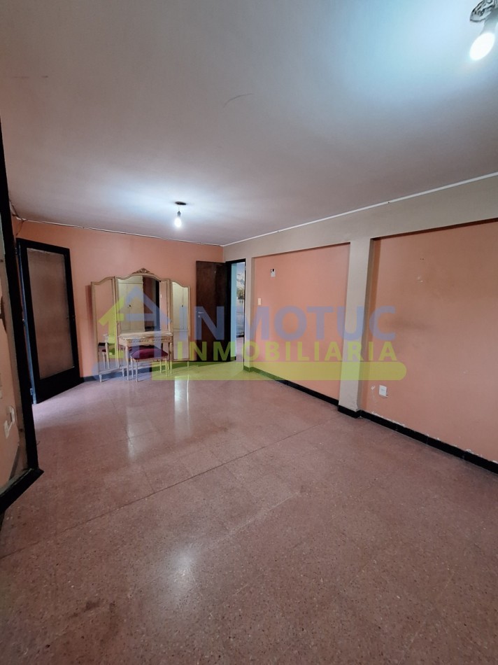 CASA EN VENTA GRAL. PAZ AL 600 - BARRIO SUR - 3 BAÑOS 4 DORMITORIOS COCHERA FONDO Y GRAN POTENCIAL DE AMPLIACION 