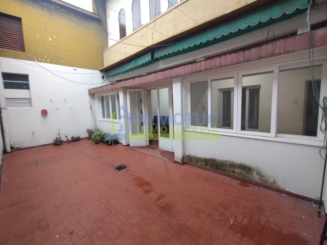 DEPARTAMENTO CON PATIO SANTIAGO AL 900