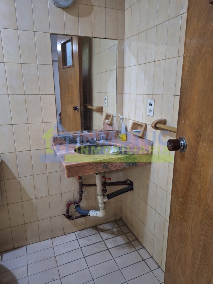 OPORTUNIDAD! CENTRO MEDICO EN VENTA PARA INVERSIONISTAS - BARRIO SUR (ALT. 24 DE SEPTIEMBRE 1000)