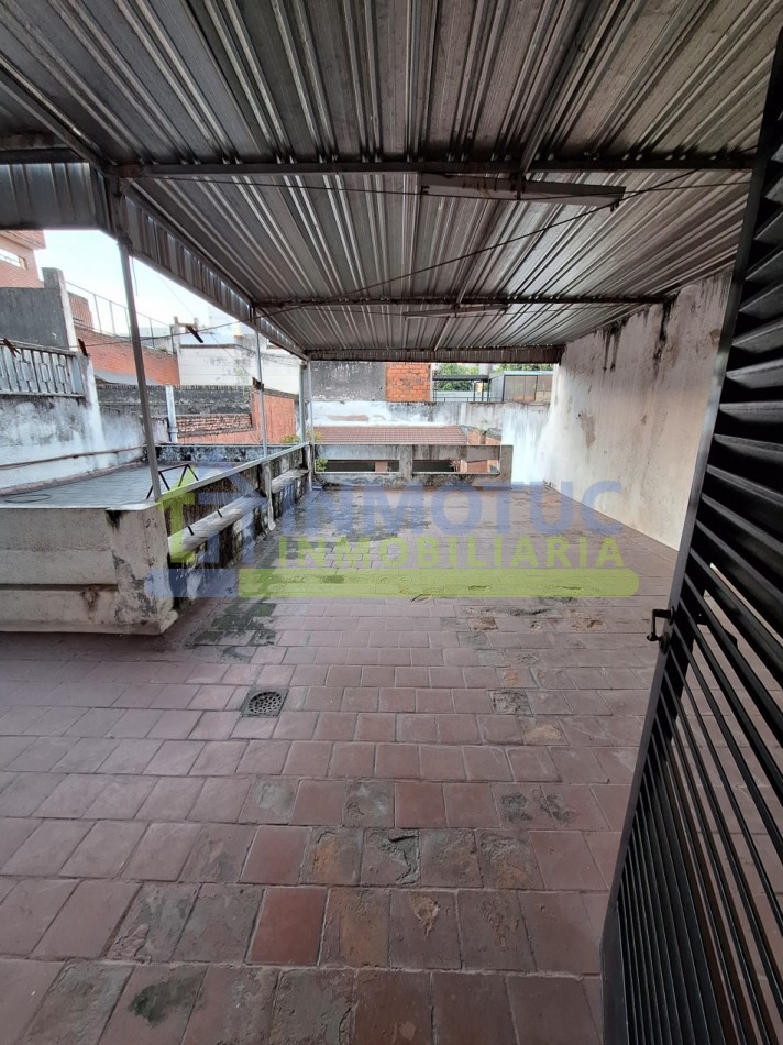 CASA EN VENTA GRAL. PAZ AL 600 - BARRIO SUR - 3 BAÑOS 4 DORMITORIOS COCHERA FONDO Y GRAN POTENCIAL DE AMPLIACION 