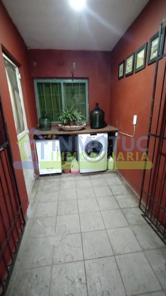 CASA 4 DORM. VILLA CARMELA - BARRIO ISLAS MALVINAS
