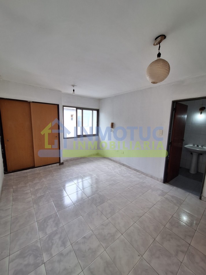 DEPARTAMENTO DE 1 DORMITORIO MUY AMPLIO CON PLACARD - LUMINOSO - 9 DE JULIO 500 - BARRIO SUR