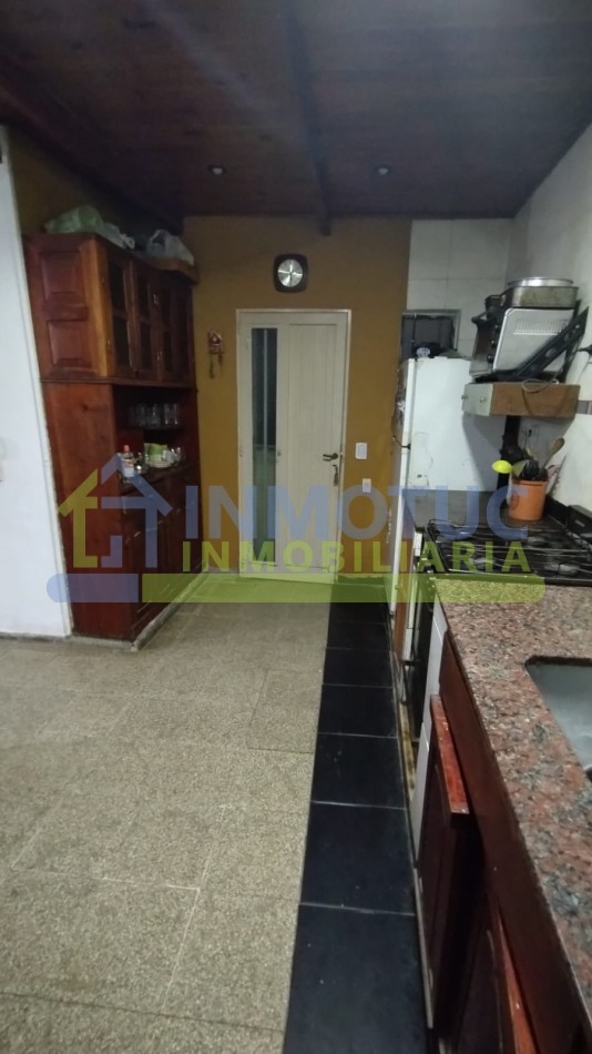 CASA 4 DORM. VILLA CARMELA - BARRIO ISLAS MALVINAS