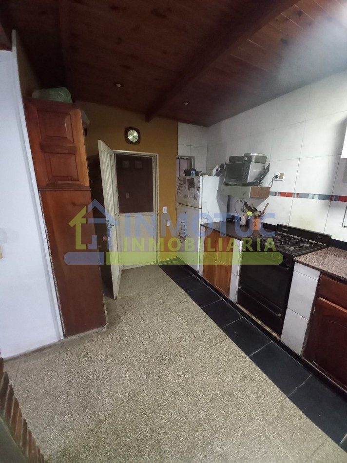 CASA 4 DORM. VILLA CARMELA - BARRIO ISLAS MALVINAS