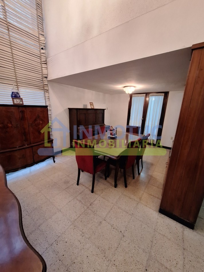 CASA EN VENTA GRAL. PAZ AL 600 - BARRIO SUR - 3 BAÑOS 4 DORMITORIOS COCHERA FONDO Y GRAN POTENCIAL DE AMPLIACION 