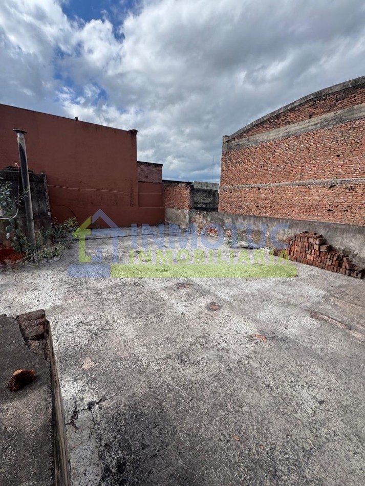 CASA 25 DE MAYO 1200 ( 25 DE MAYO Y URUGUAY) A REFACCIONAR - VENTA