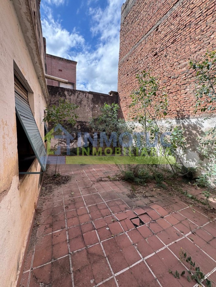 CASA 25 DE MAYO 1200 ( 25 DE MAYO Y URUGUAY) A REFACCIONAR - VENTA