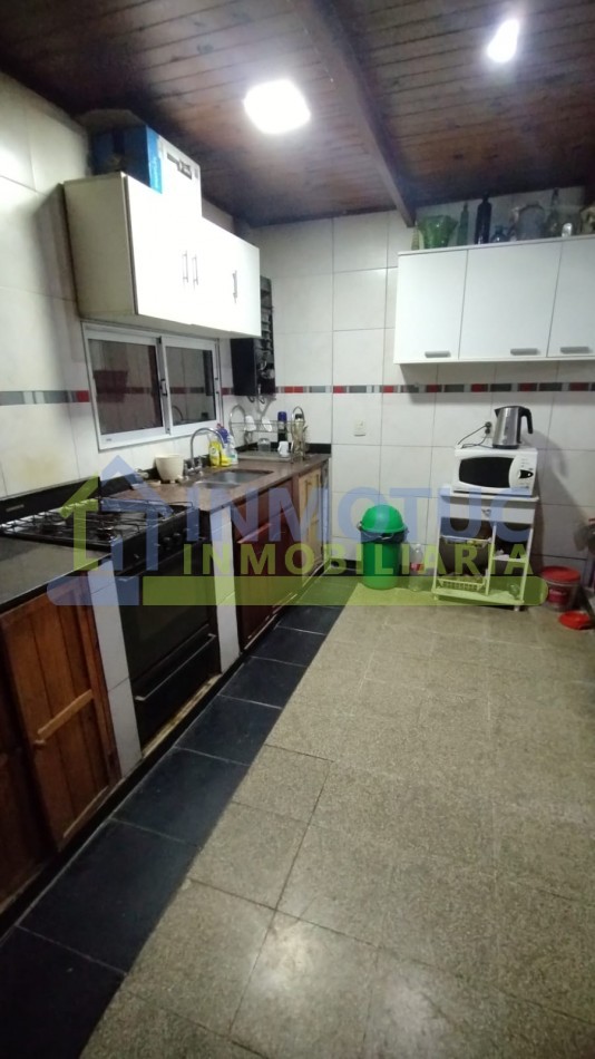 CASA 4 DORM. VILLA CARMELA - BARRIO ISLAS MALVINAS
