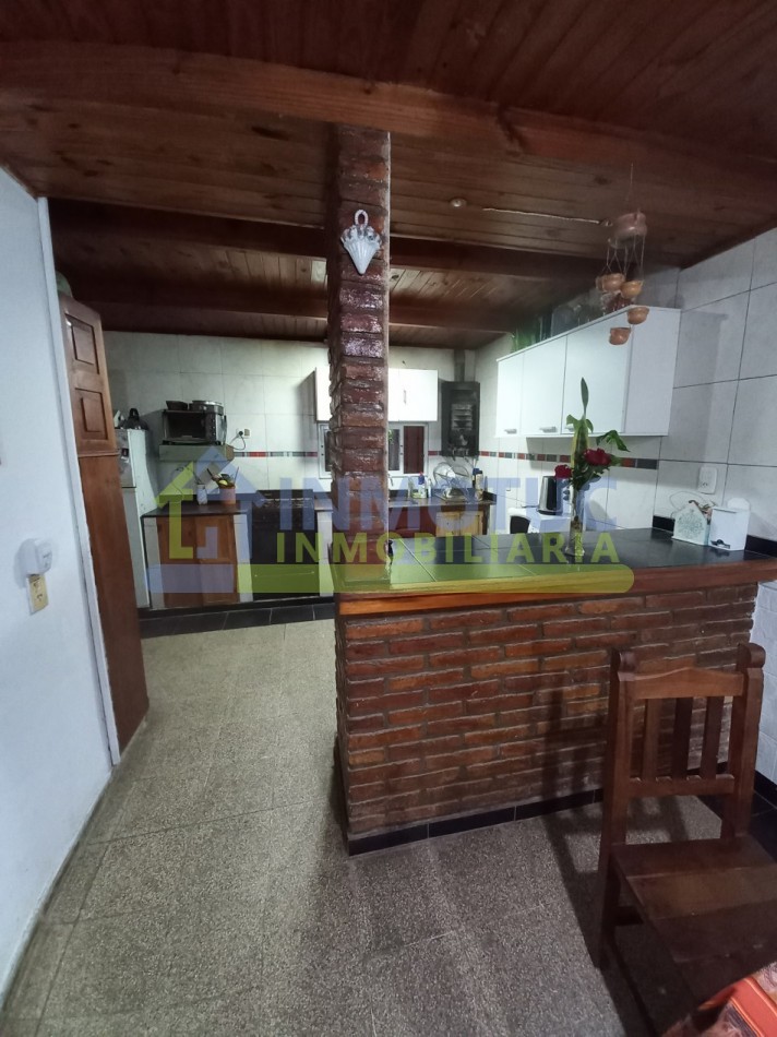 CASA 4 DORM. VILLA CARMELA - BARRIO ISLAS MALVINAS