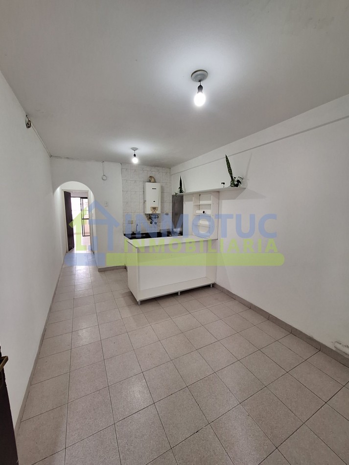 ALQUILER DEPARTAMENTO DE 1 DORMITORIO CON BALCON - LAVADERO - CRISOSTOMO ALVAREZ 300 - CENTRO 