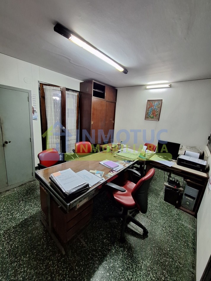 CASA EN VENTA GRAL. PAZ AL 600 - BARRIO SUR - 3 BAÑOS 4 DORMITORIOS COCHERA FONDO Y GRAN POTENCIAL DE AMPLIACION 