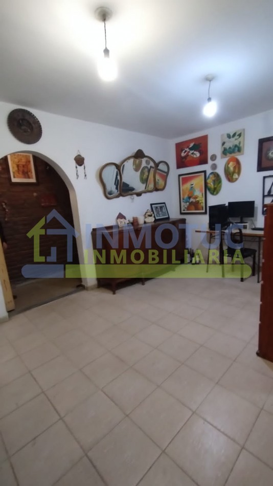 CASA 4 DORM. VILLA CARMELA - BARRIO ISLAS MALVINAS