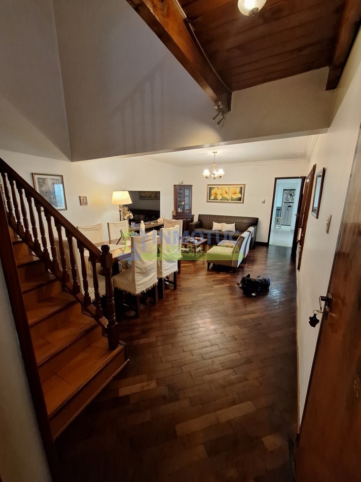 CASA BARRIO SUR - LAS HERAS AL 200 - 3 DORM. 5 BAÑOS - COCHERA