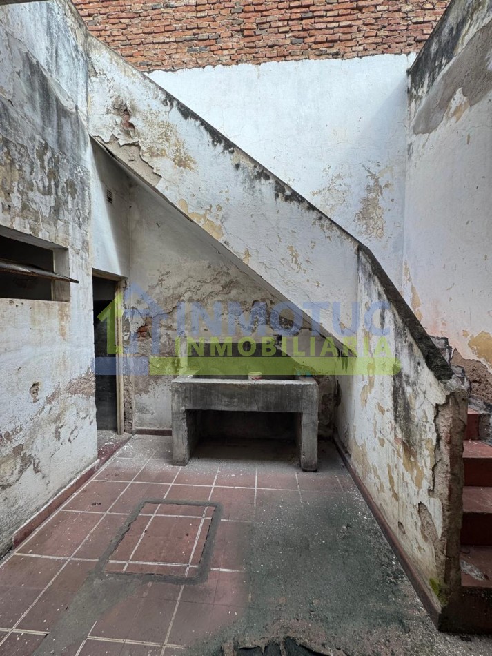 CASA 25 DE MAYO 1200 ( 25 DE MAYO Y URUGUAY) A REFACCIONAR - VENTA