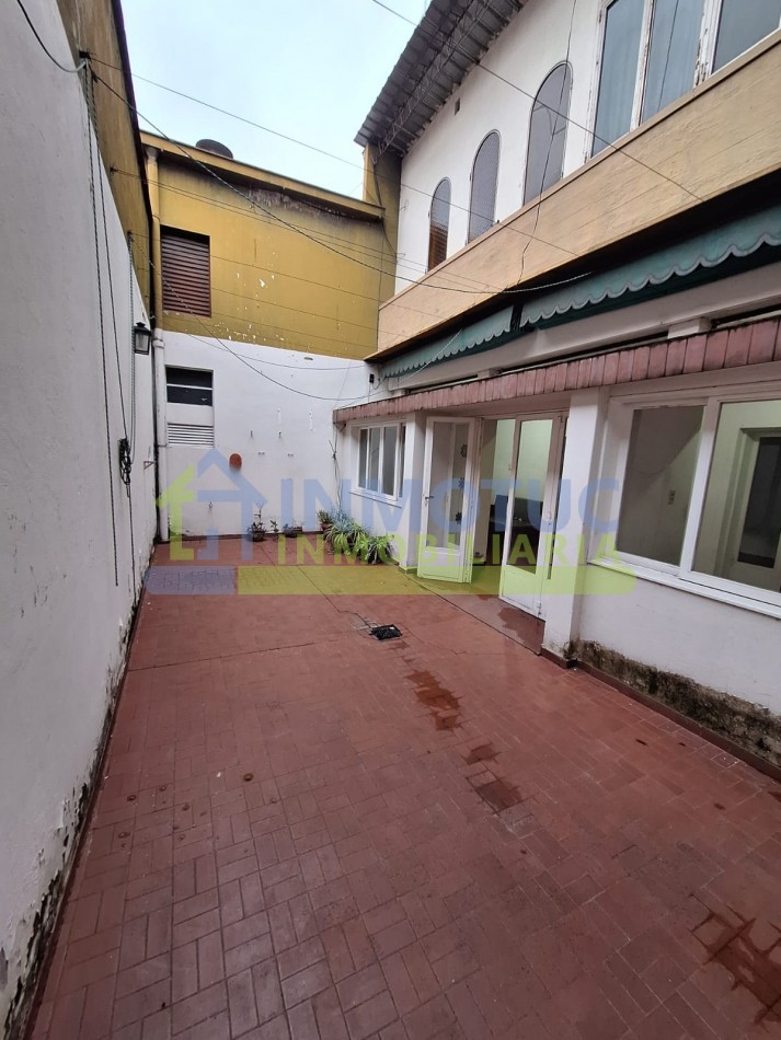 DEPARTAMENTO CON PATIO SANTIAGO AL 900