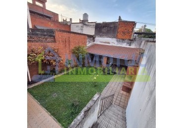 CASA EN VENTA GRAL. PAZ AL 600 - BARRIO SUR - 3 BAÑOS 4 DORMITORIOS COCHERA FONDO Y GRAN POTENCIAL DE AMPLIACION 