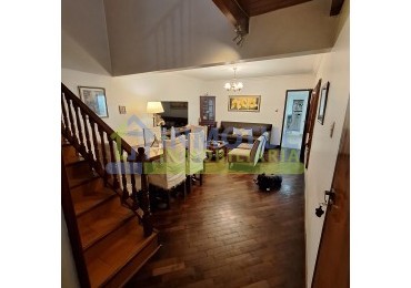 CASA BARRIO SUR - LAS HERAS AL 200 - 3 DORM. 5 BAÑOS - COCHERA
